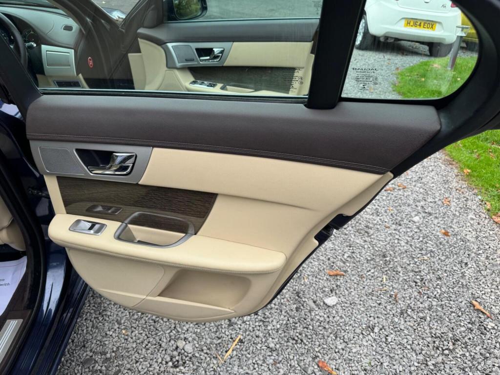 JAGUAR XF 3.0d V6 Premium Luxury Auto Euro 5 (s/s) 4dr 2015