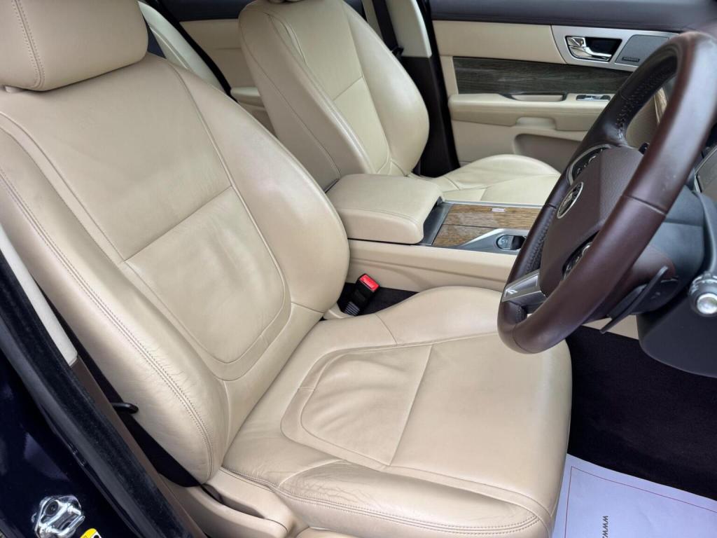 JAGUAR XF 3.0d V6 Premium Luxury Auto Euro 5 (s/s) 4dr 2015