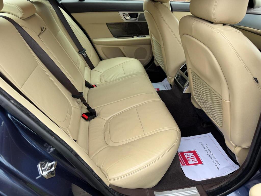 JAGUAR XF 3.0d V6 Premium Luxury Auto Euro 5 (s/s) 4dr 2015