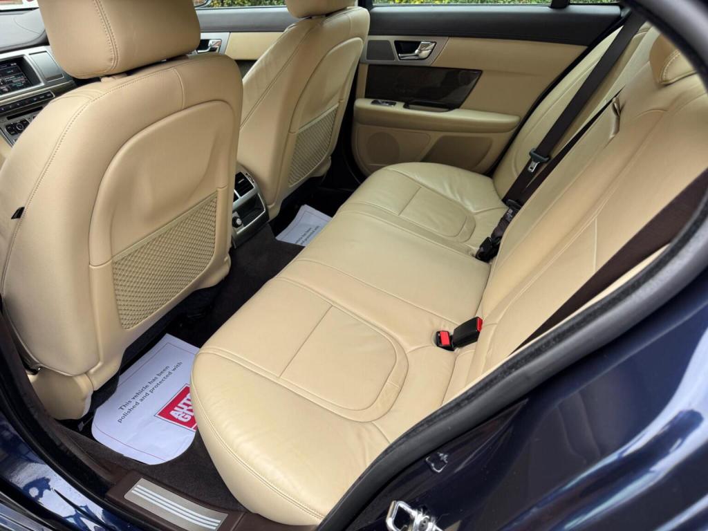 JAGUAR XF 3.0d V6 Premium Luxury Auto Euro 5 (s/s) 4dr 2015