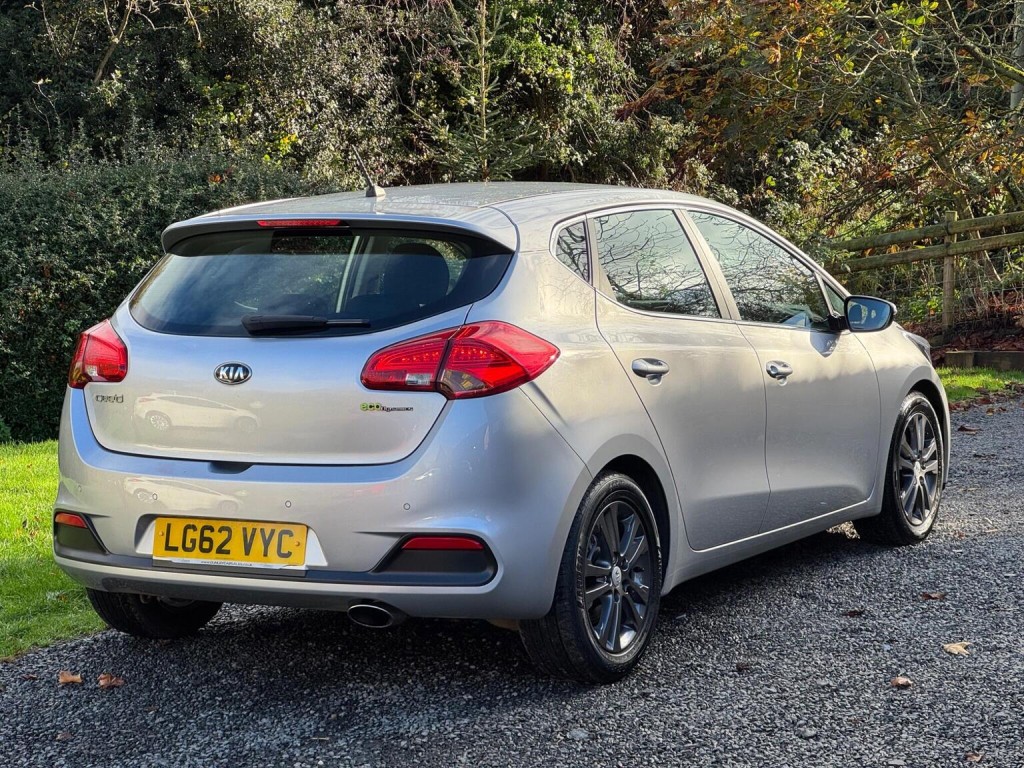 KIA CEED 1.6 CRDi EcoDynamics 2 Euro 5 (s/s) 5dr 2012