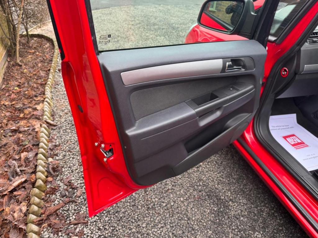 VAUXHALL ZAFIRA 1.6 16V Exclusiv Euro 5 5dr 2013