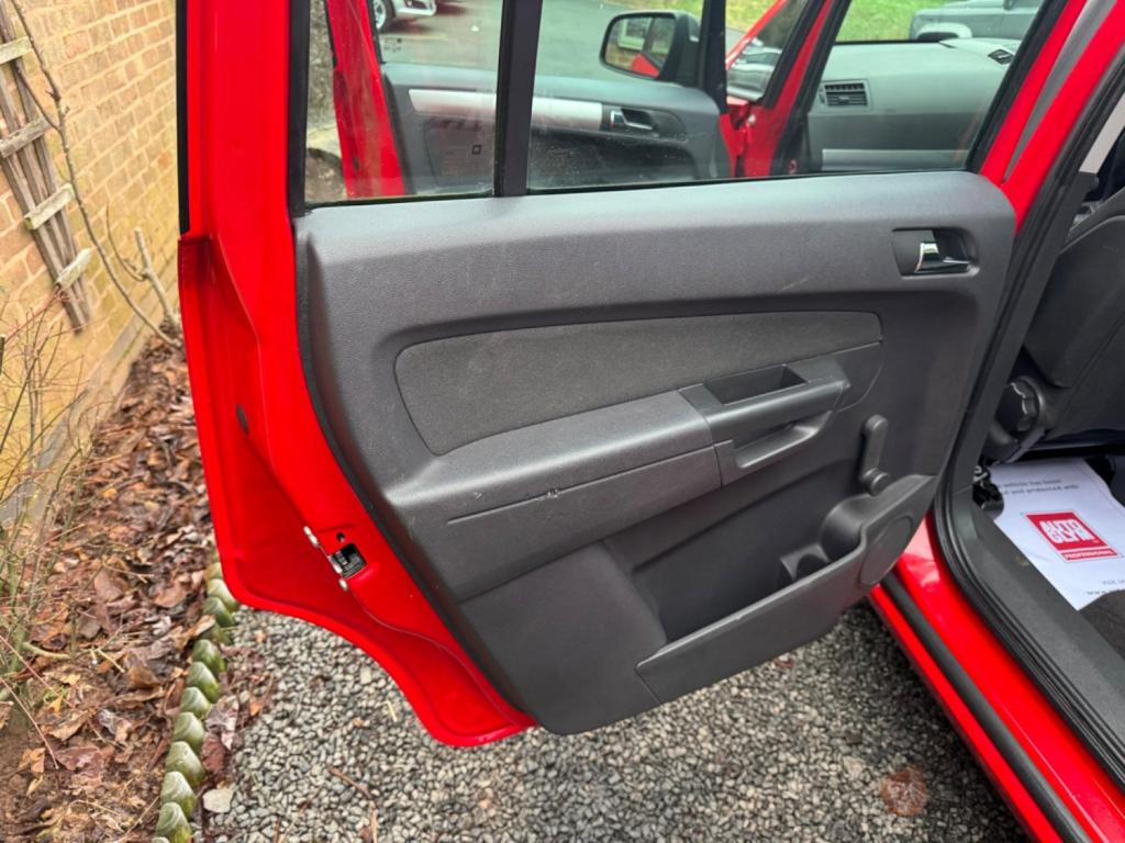 VAUXHALL ZAFIRA 1.6 16V Exclusiv Euro 5 5dr 2013