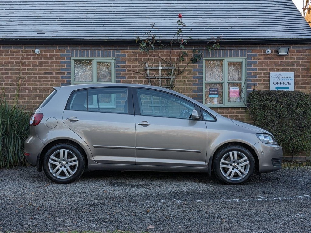 VOLKSWAGEN GOLF PLUS 1.6 TDI BlueMotion SE Euro 5 ss 5dr 2010