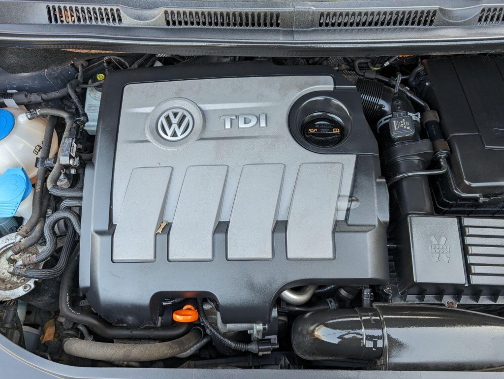 VOLKSWAGEN GOLF PLUS 1.6 TDI BlueMotion SE Euro 5 ss 5dr 2010
