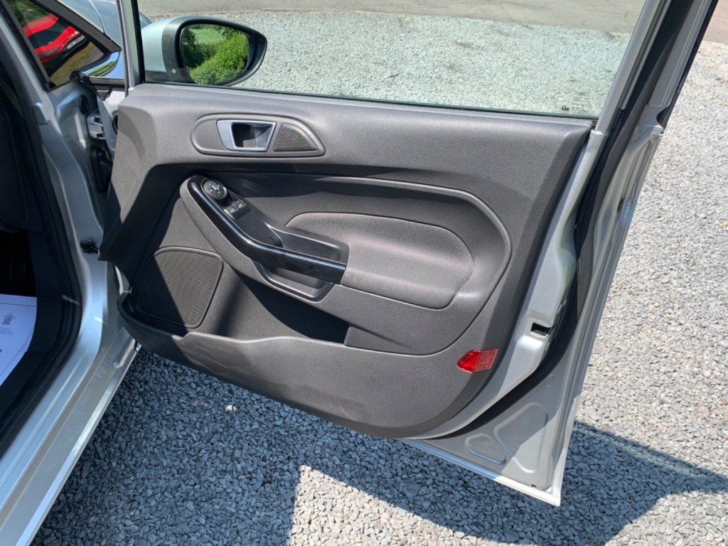 FORD FIESTA 1.6 TDCi ECOnetic Zetec Euro 5 ss 5dr 2014