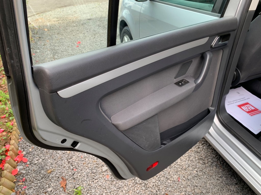 VOLKSWAGEN TOURAN 1.6 TDI S Euro 5 5dr 2012