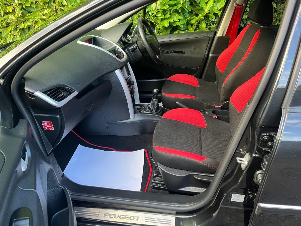 PEUGEOT 207