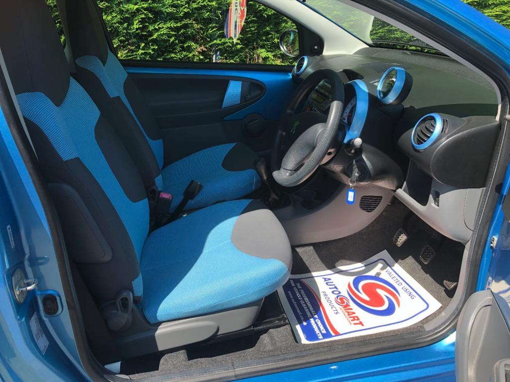 PEUGEOT 107
