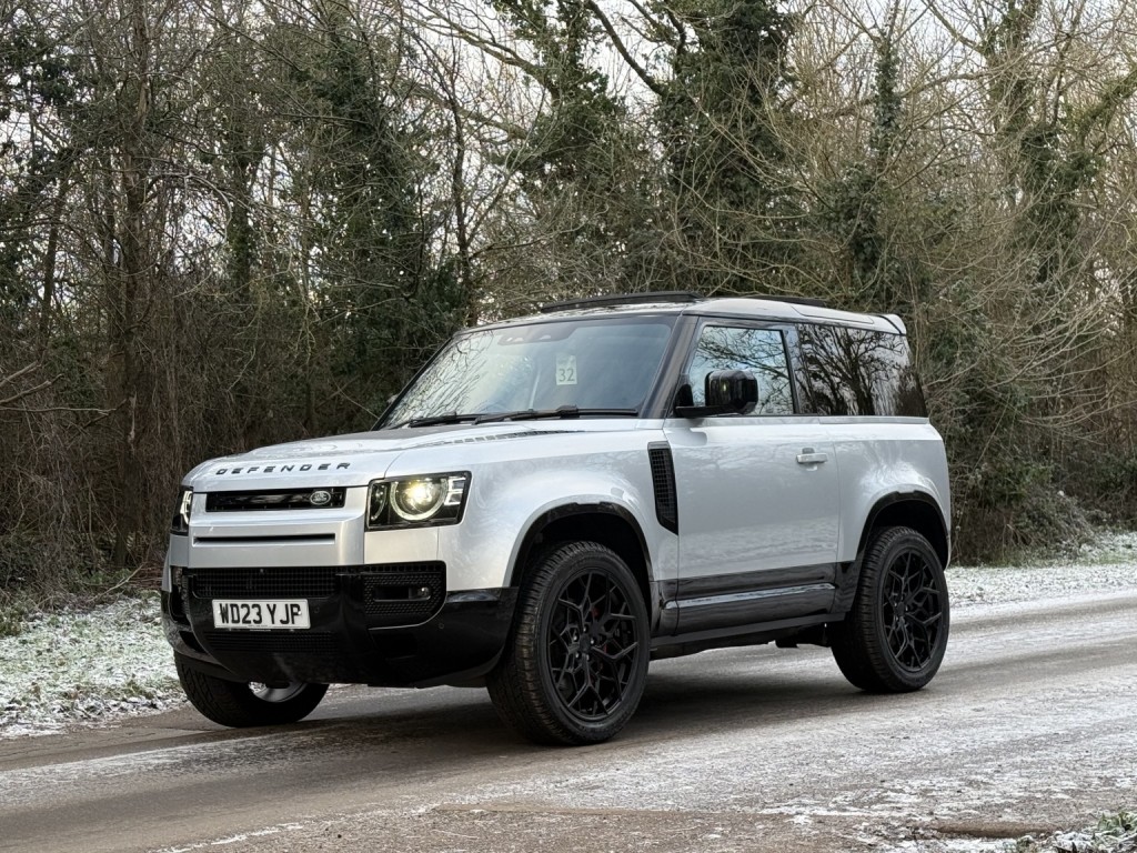 LAND ROVER DEFENDER 90 (2023)