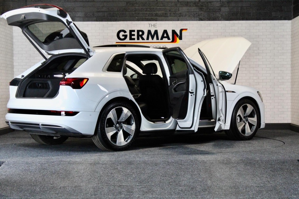 AUDI E-TRON