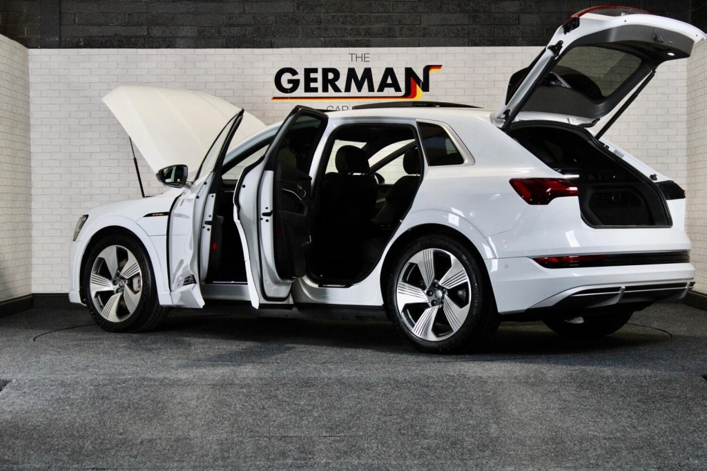 AUDI E-TRON
