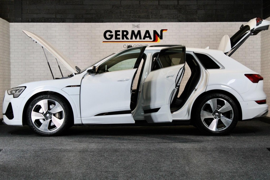 AUDI E-TRON