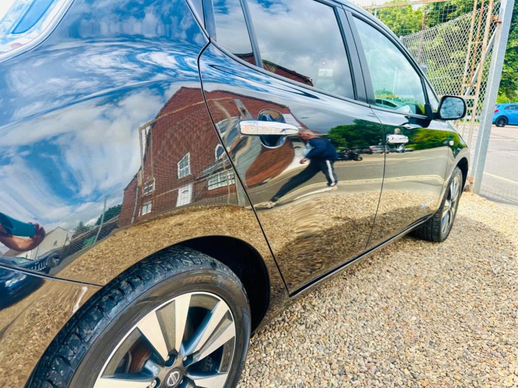 NISSAN LEAF