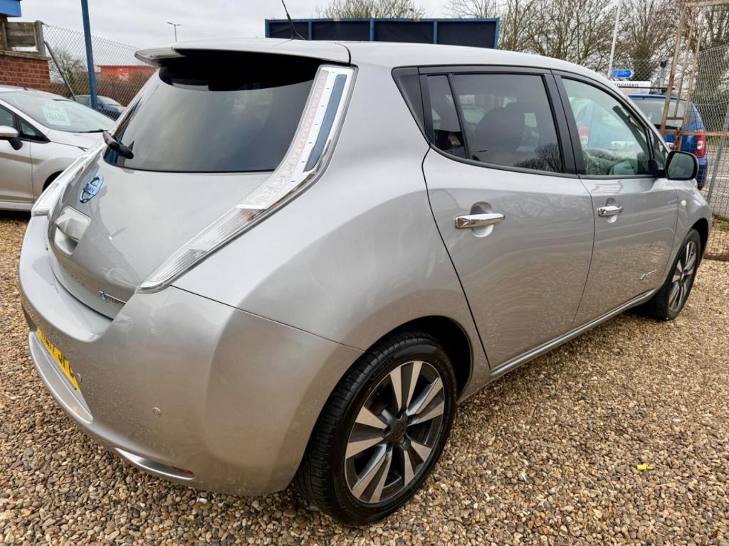 NISSAN LEAF