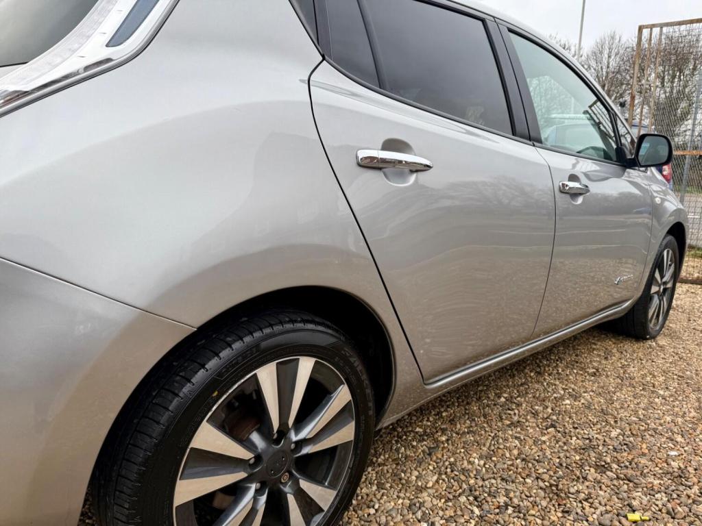 NISSAN LEAF