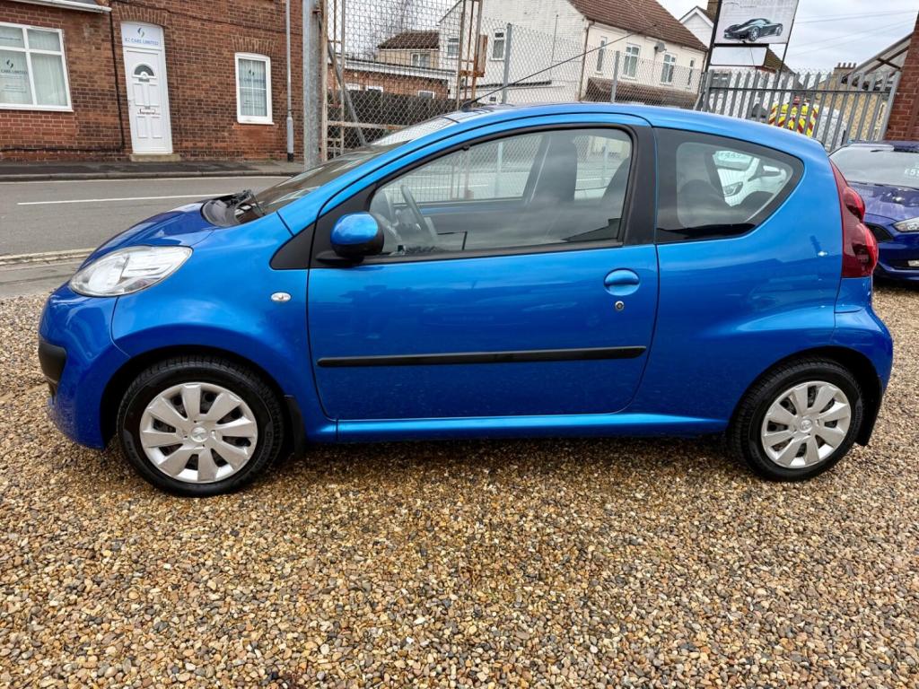 PEUGEOT 107
