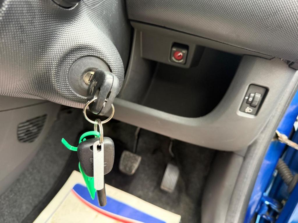 PEUGEOT 107