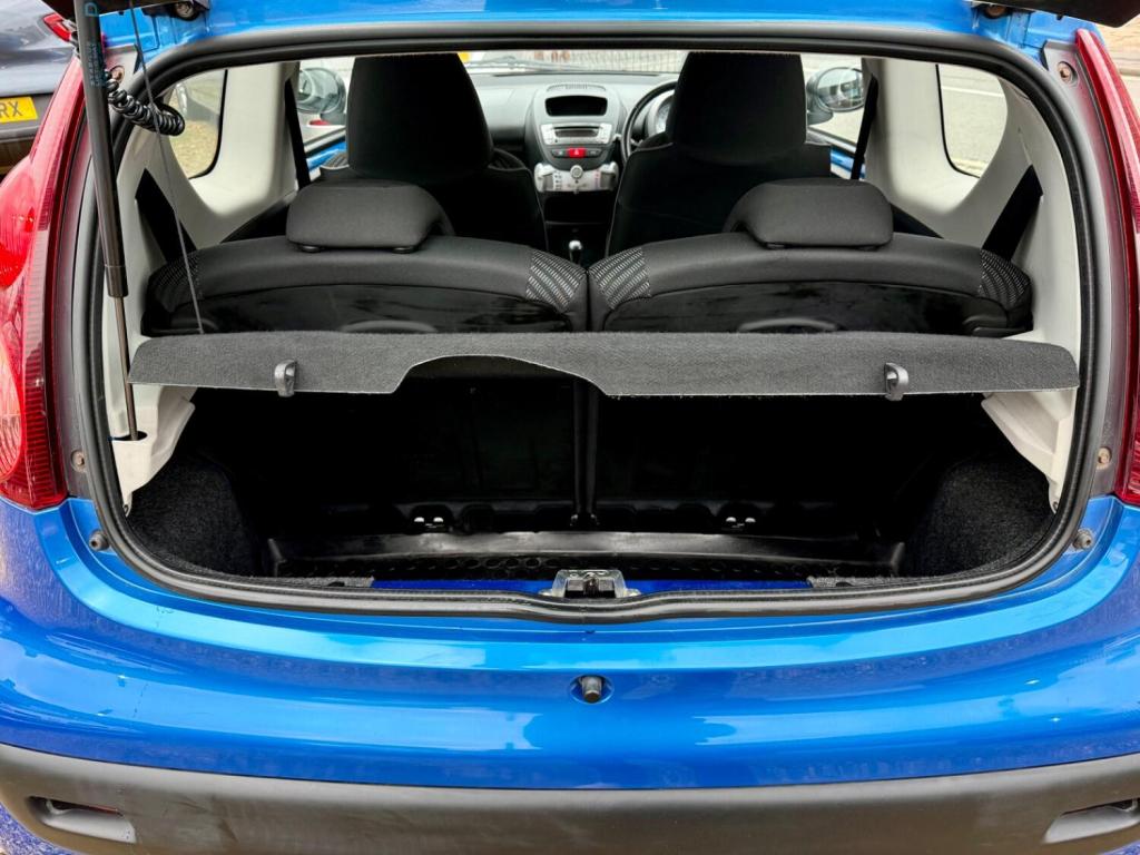 PEUGEOT 107