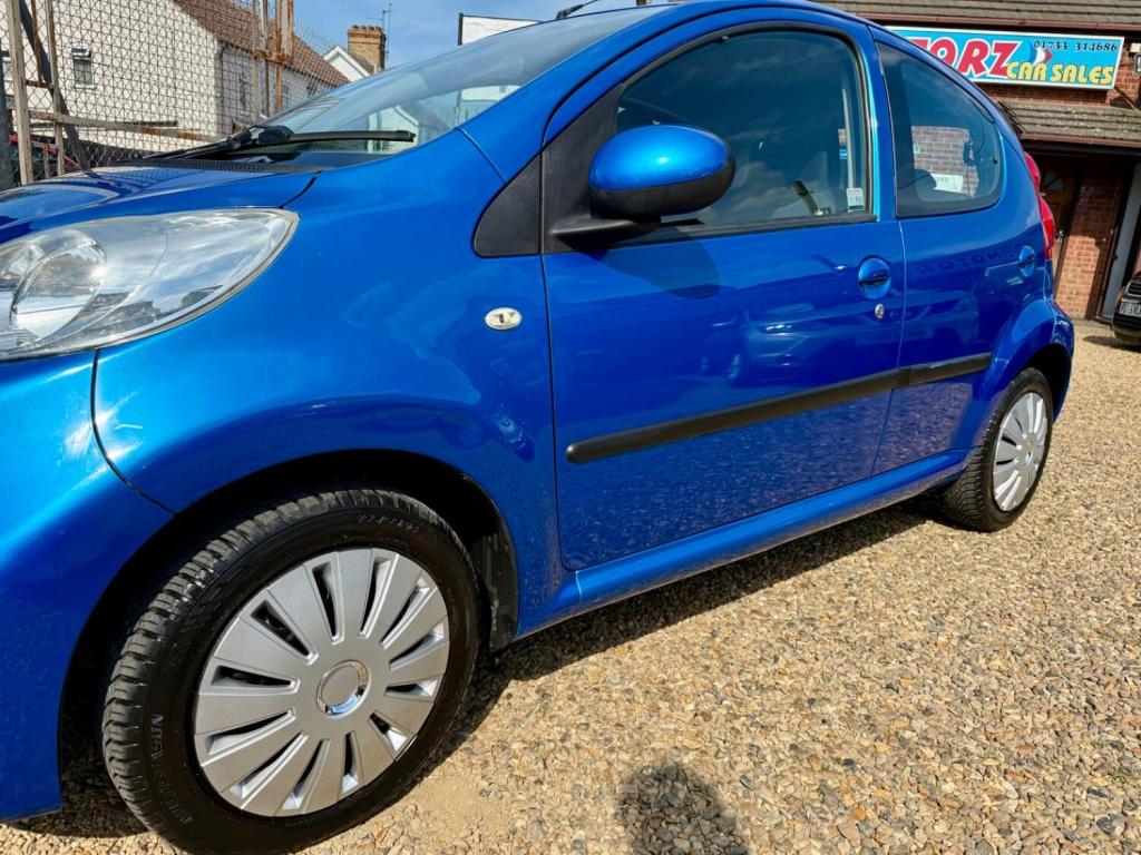 PEUGEOT 107