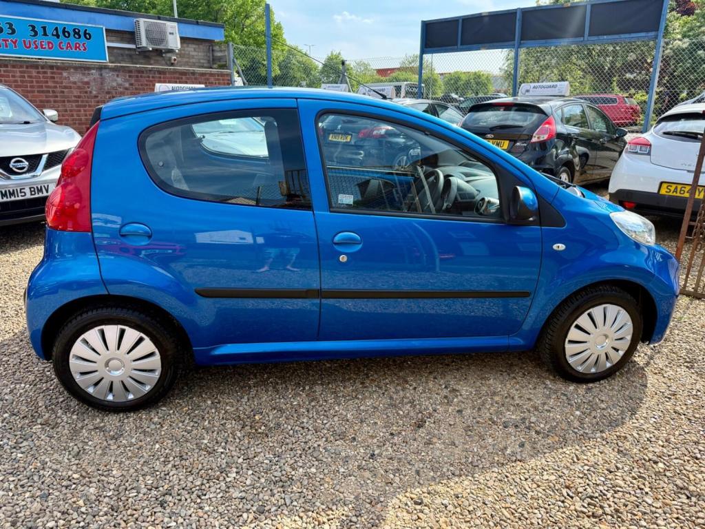 PEUGEOT 107