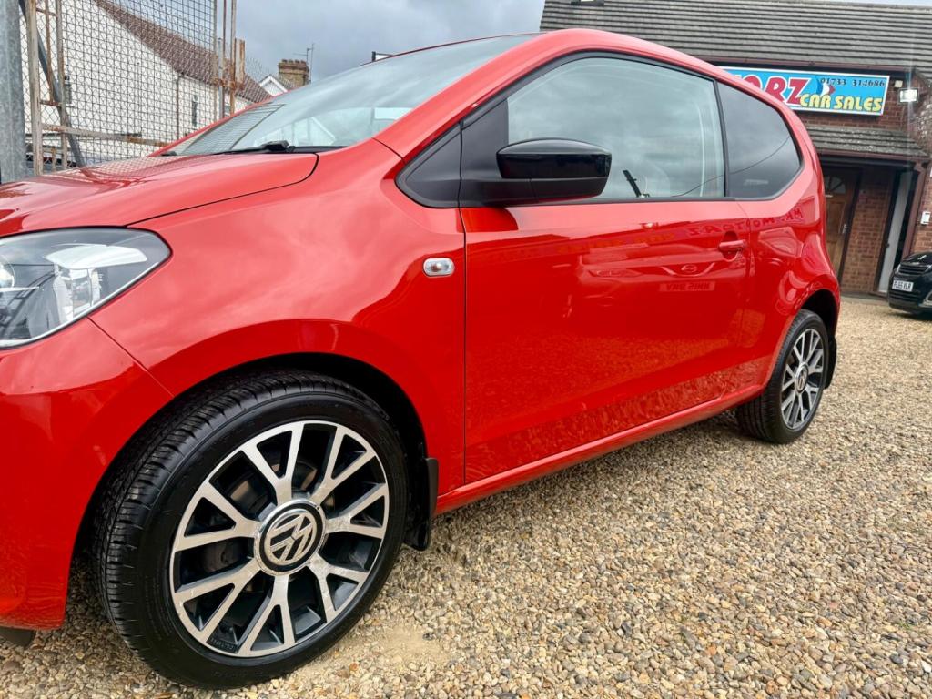VOLKSWAGEN UP