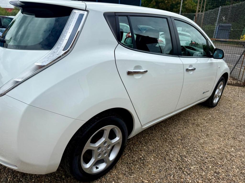 NISSAN LEAF