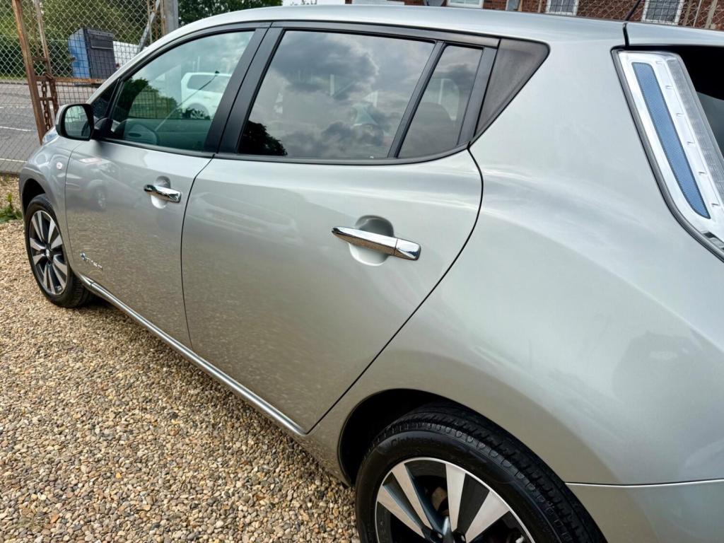 NISSAN LEAF