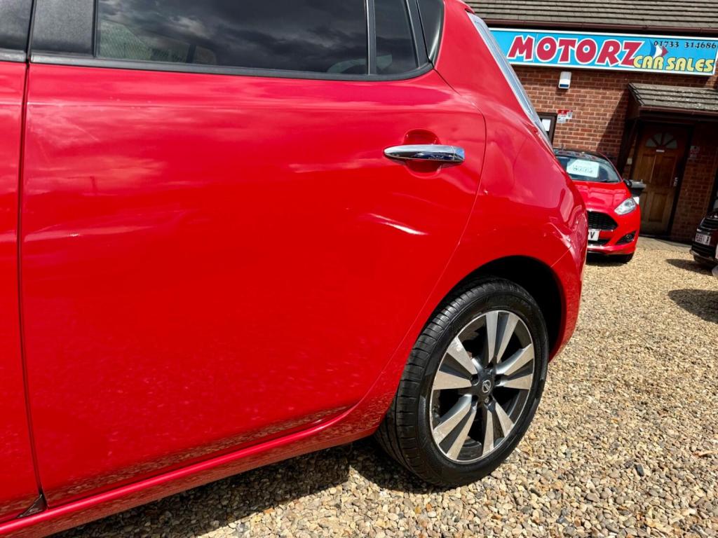 NISSAN LEAF