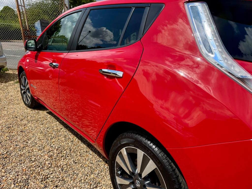 NISSAN LEAF