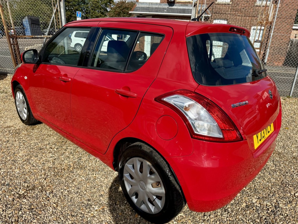 SUZUKI SWIFT