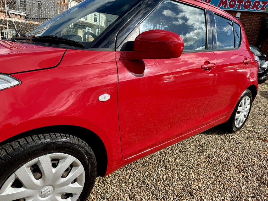 SUZUKI SWIFT