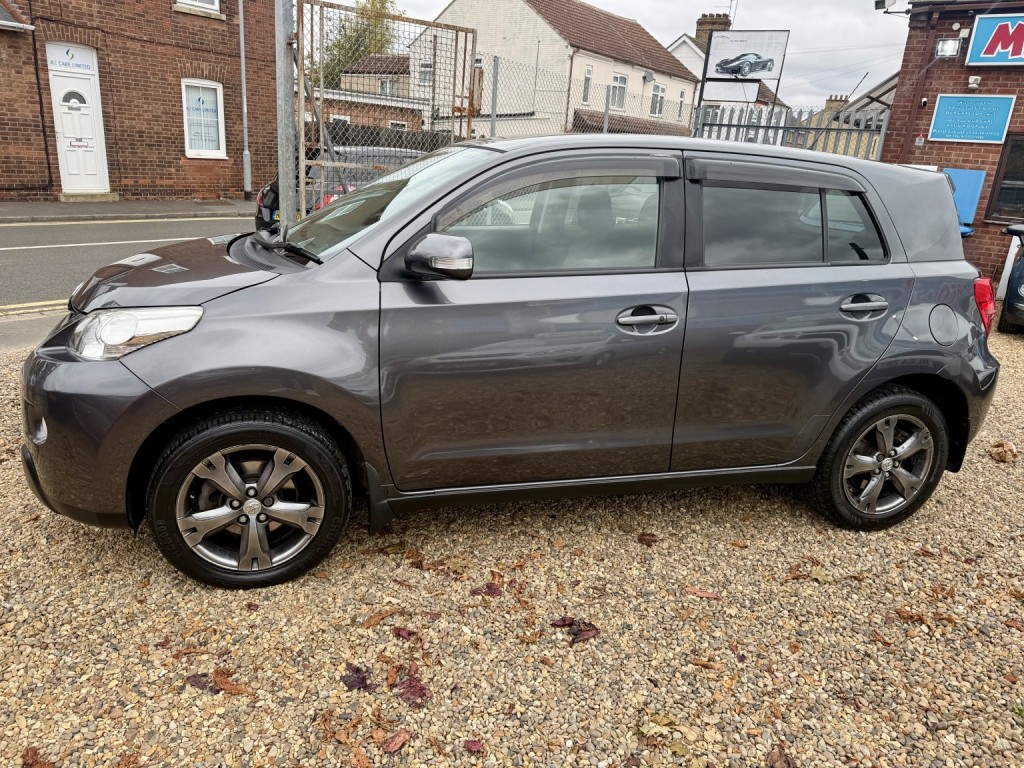 TOYOTA URBAN CRUISER