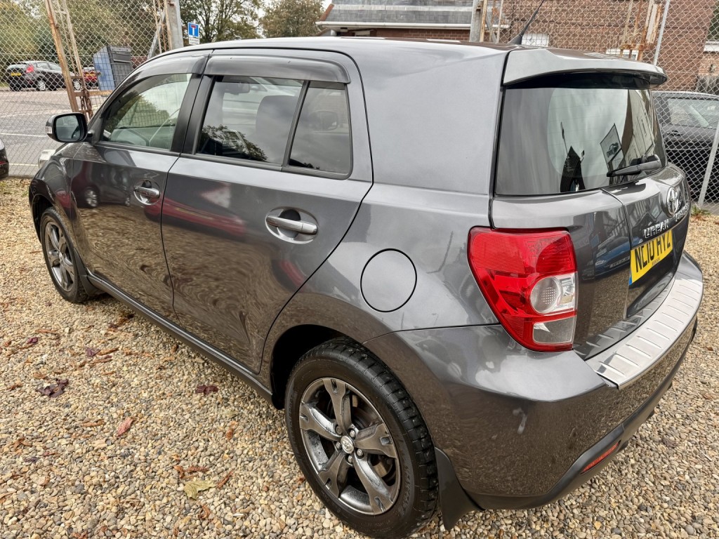 TOYOTA URBAN CRUISER