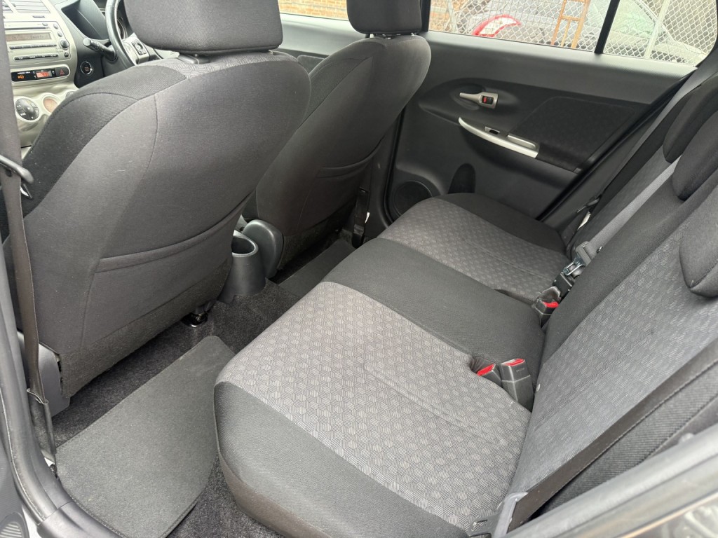 TOYOTA URBAN CRUISER