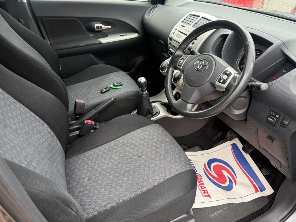 TOYOTA URBAN CRUISER