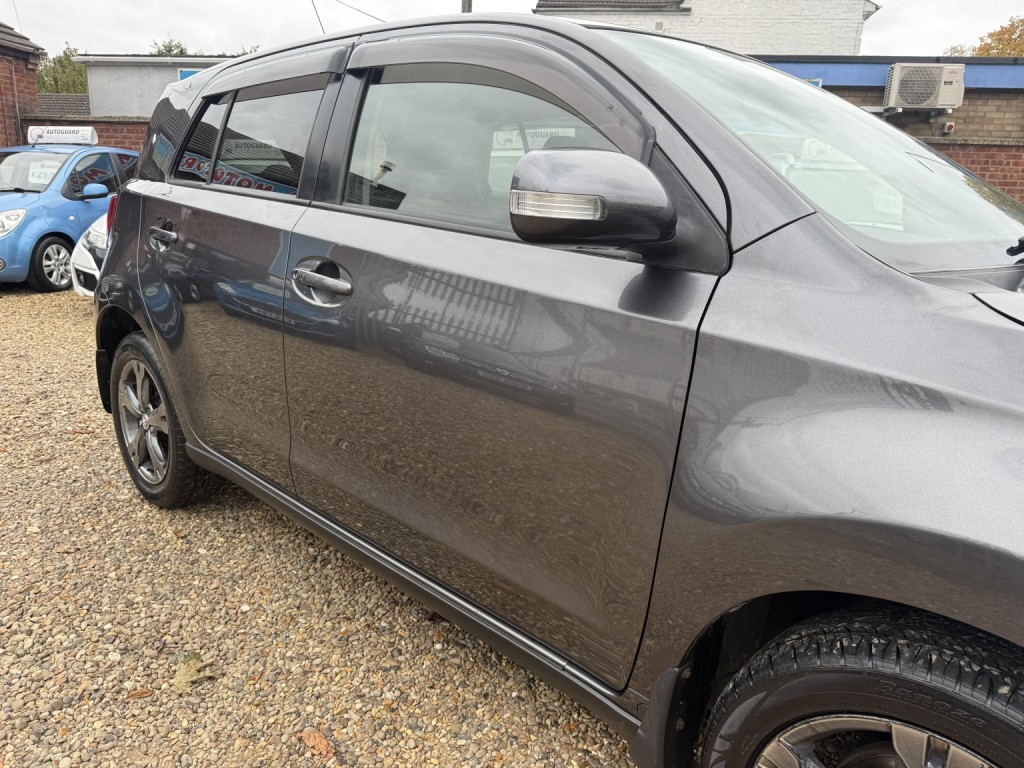 TOYOTA URBAN CRUISER