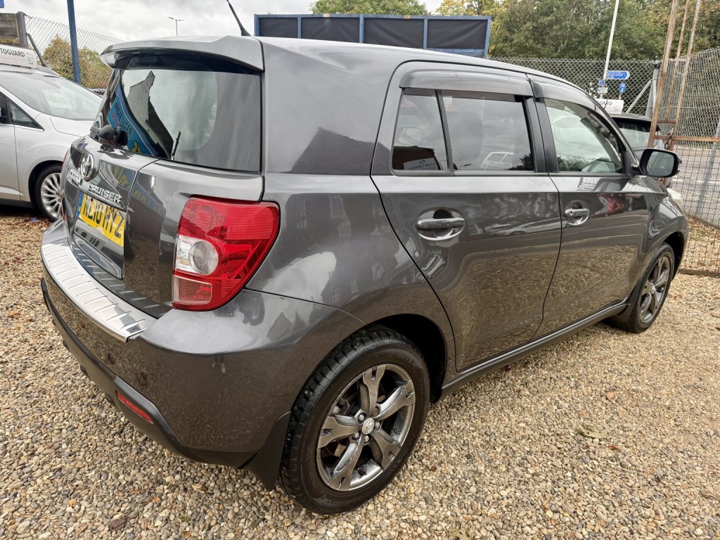 TOYOTA URBAN CRUISER