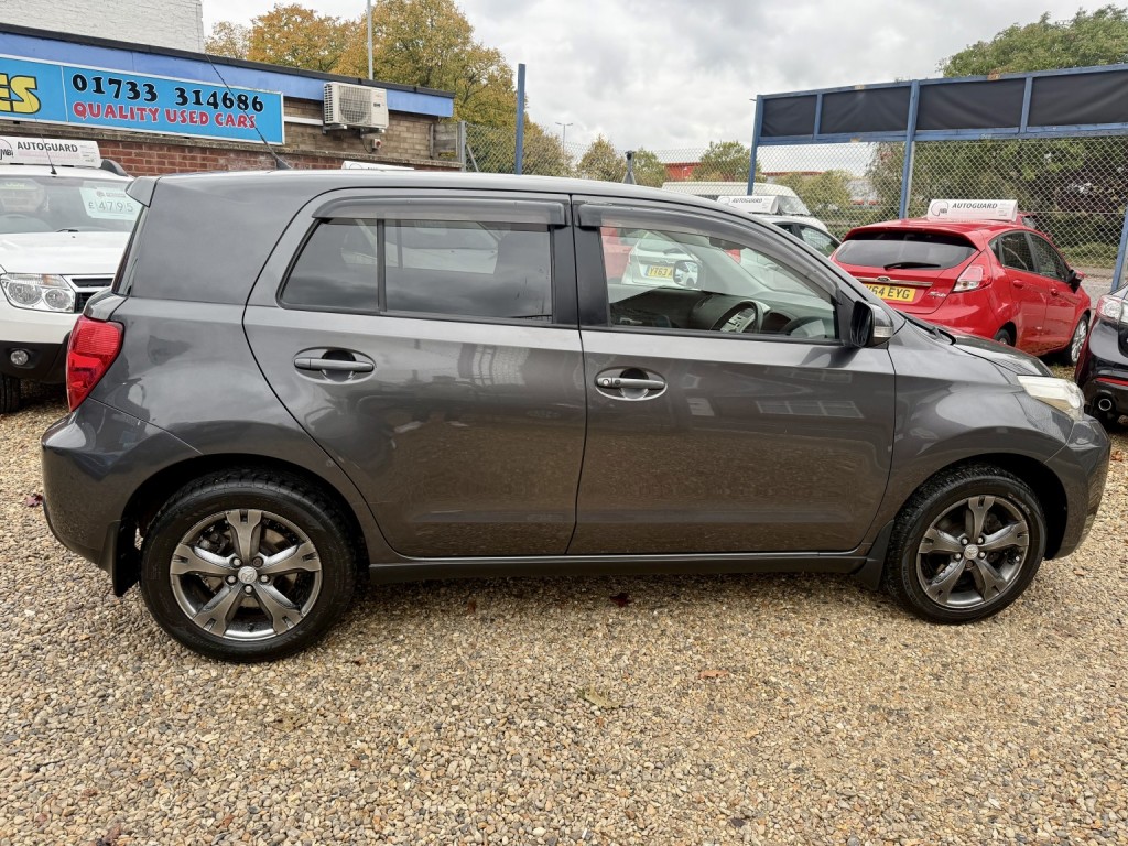 TOYOTA URBAN CRUISER