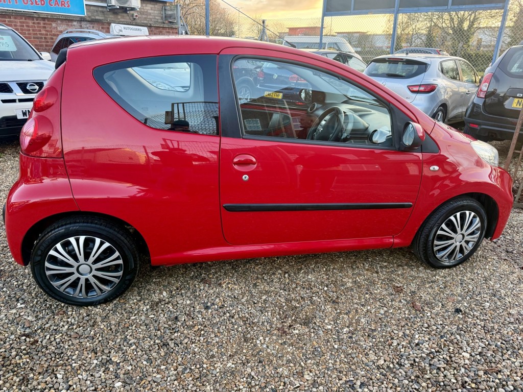 PEUGEOT 107