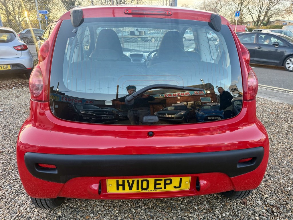 PEUGEOT 107