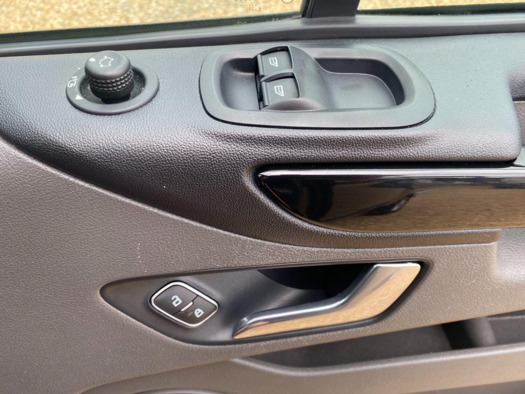 FORD TRANSIT CUSTOM 280 LIMITED 2.0 130 AUTO 2018