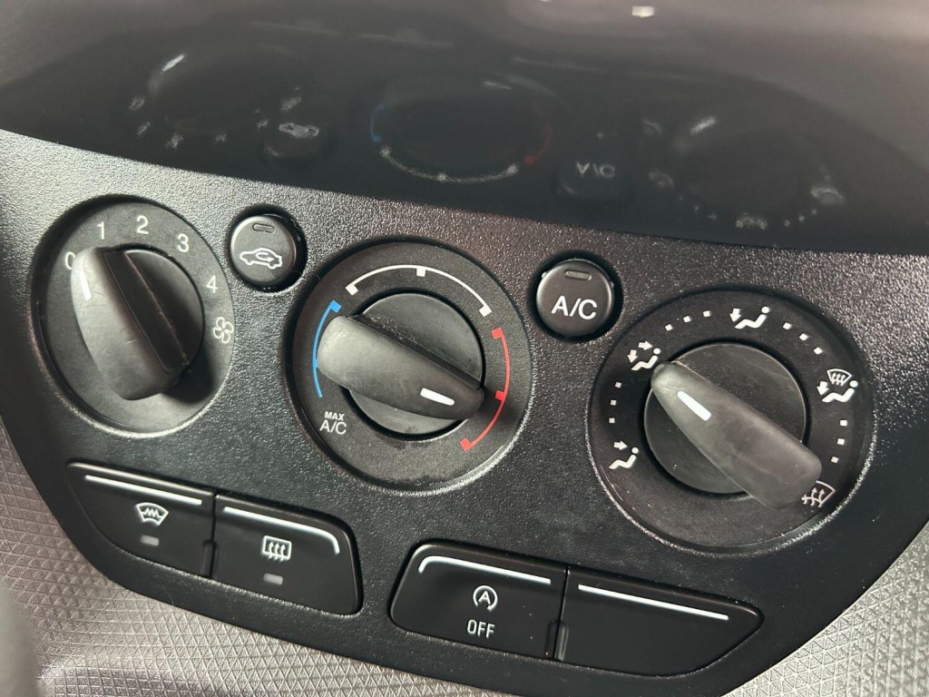 FORD TRANSIT CONNECT 1.5 TDCi 200 Limited 2017