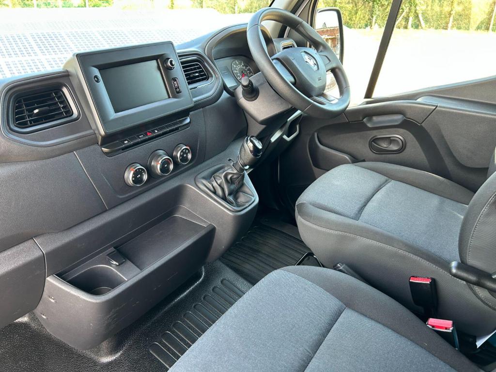 RENAULT MASTER 2.3 FWD MM35 dCi 135 Business MWB 2020