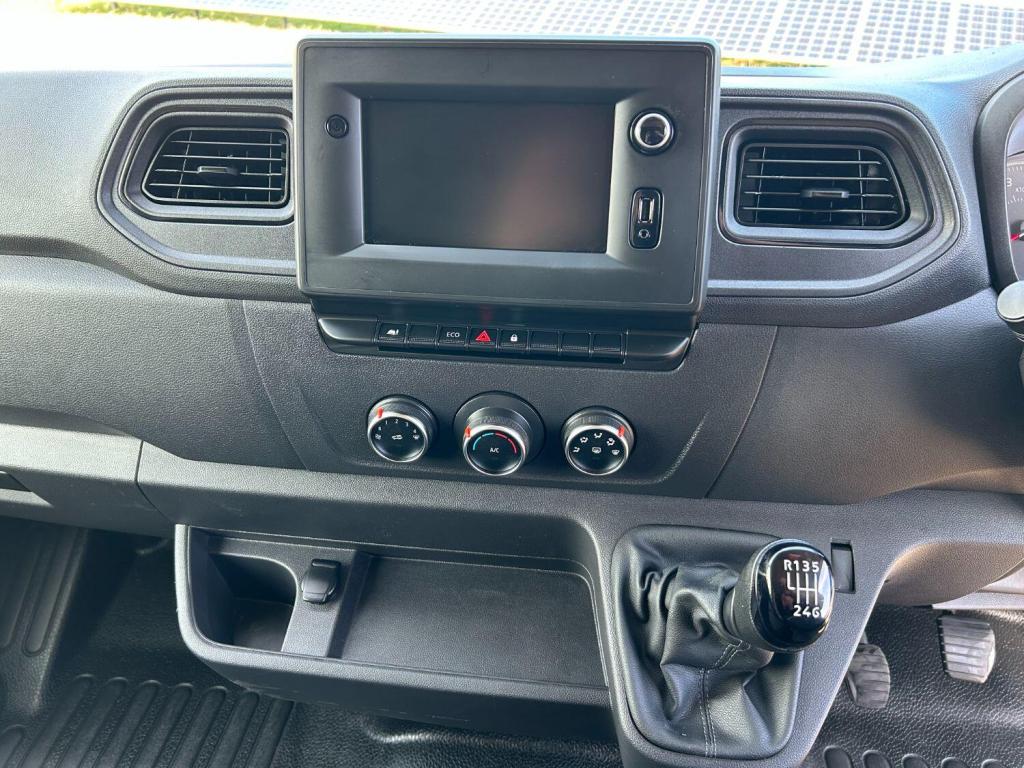 RENAULT MASTER 2.3 FWD MM35 dCi 135 Business MWB 2020