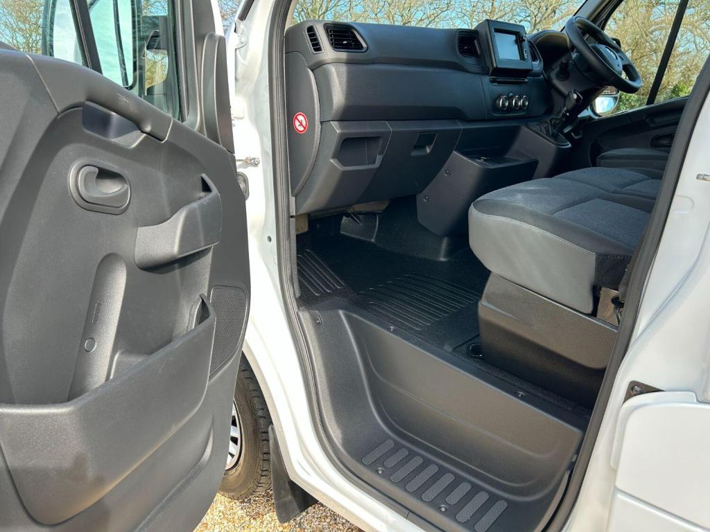 RENAULT MASTER 2.3 FWD MM35 dCi 135 Business MWB 2020