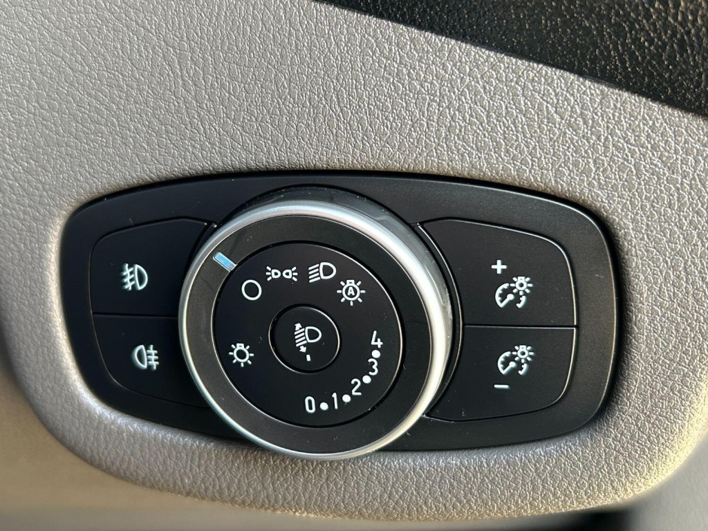 FORD TRANSIT CONNECT 200 Limited 1.5 120 L1 2020