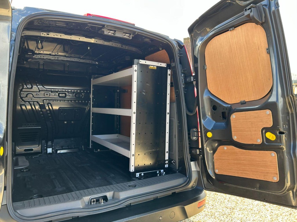 FORD TRANSIT CONNECT 200 Limited 1.5 120 L1 2020