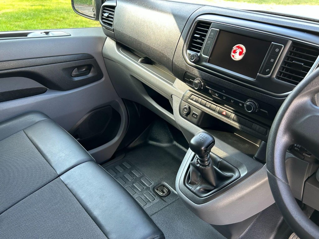 VAUXHALL VIVARO 3100 2.0 D 120 Sportive L2H1 2020