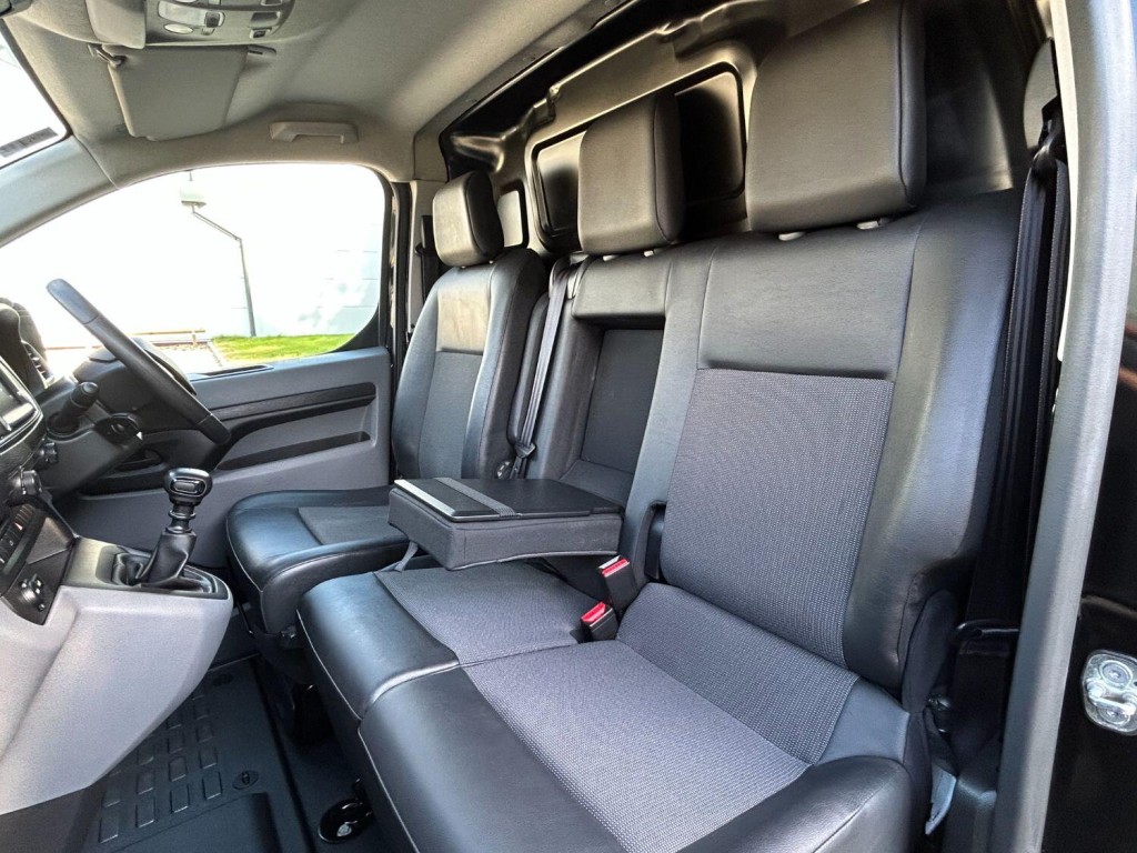 VAUXHALL VIVARO 3100 2.0 D 120 Sportive L2H1 2020